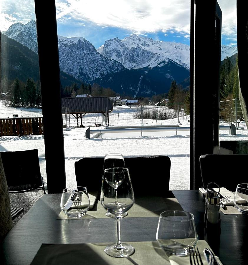 Hotel Restaurant Le Madame La Ferriere  Exterior photo
